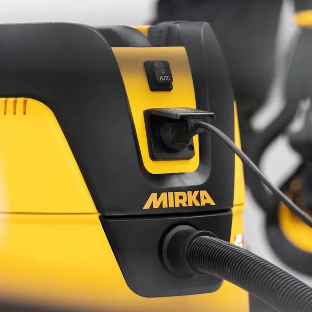 Close-up of power tool plugged into Mirka extractor with AutoStart mode engaged