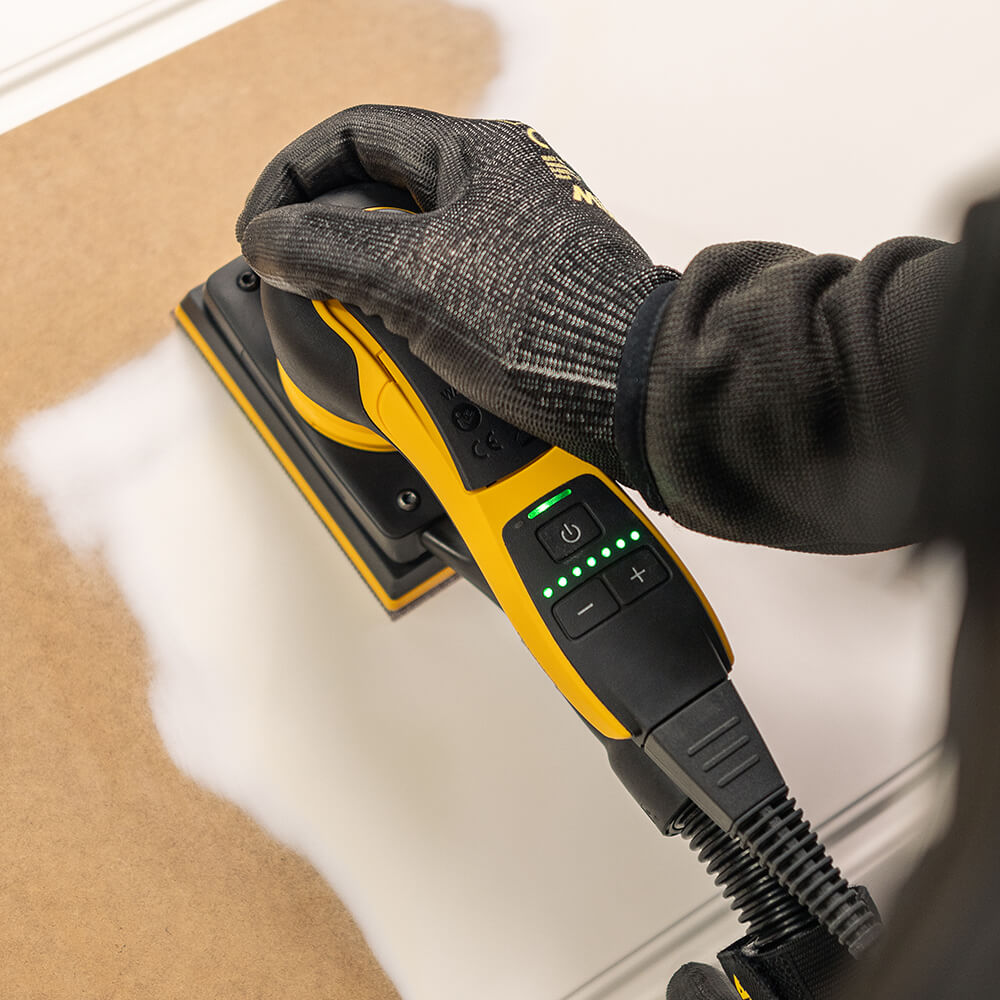 Close-up of the Mirka DEOS II sanding body filler with integrated vibration sensor active